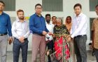তানোরে ছাগল ও নগদ অর্থ বিতরণ করেন ইউএনও