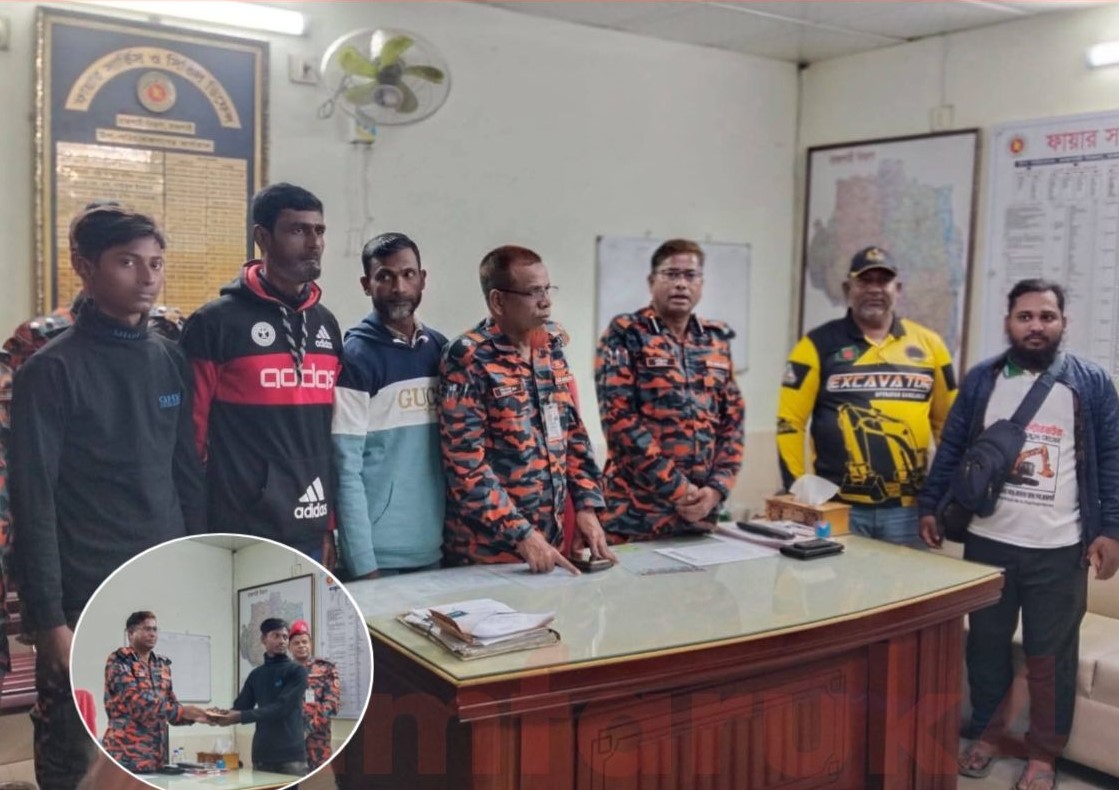 রাজশাহীতে সম্মাননা পেলেন সাজিদকে উদ্ধার কাজে নিয়জিত ভেকু চালকরা